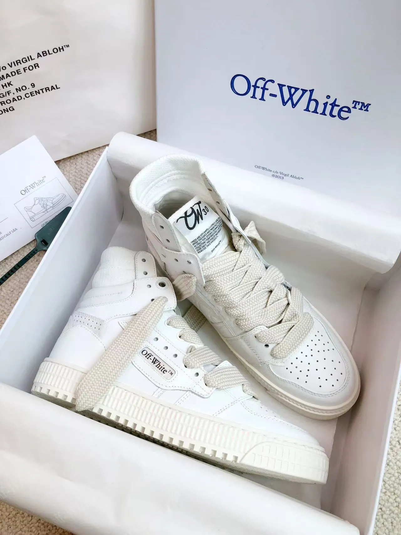 Men's men's shoes P660! 🌈🌈OFF WHITE🌈🌈 ⚡️Couple model⚡️🍓New color🍓 👉Ex-factory price: 130-45 The latest spring model of Gaobang street casual Martin style masterpiece, released the highest quality version on the market 👊 Series original mold opening, original lasting, production technology 1:1 original ➰🔜The best choice for more and more celebrities and Internet celebrities🔸In the classics Changes in the code🔸Innovate in the trend🔸Strive to break away from the shackles of bad street design🔝Although he is not the originator of fashion design, he is definitely a shining dark horse in avant-garde design🐴🆙Do not follow the trend🔅Not universal beauty🔅 Fabric💯First-layer cowhide Lining💯Imported skin-friendly and environmentally friendly polyester mesh Foot pads💯Original molded high-elastic environmentally friendly molding pads Midsole💯Original lasting process Outsole💯Rubber outsole Packaging💯Official website synchronized full set of packaging (brand wrapping paper, brand certificate, brand cloth bag)